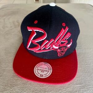 NWT Chicago Bulls Basketball Snapback Hat Mitchell & Ness